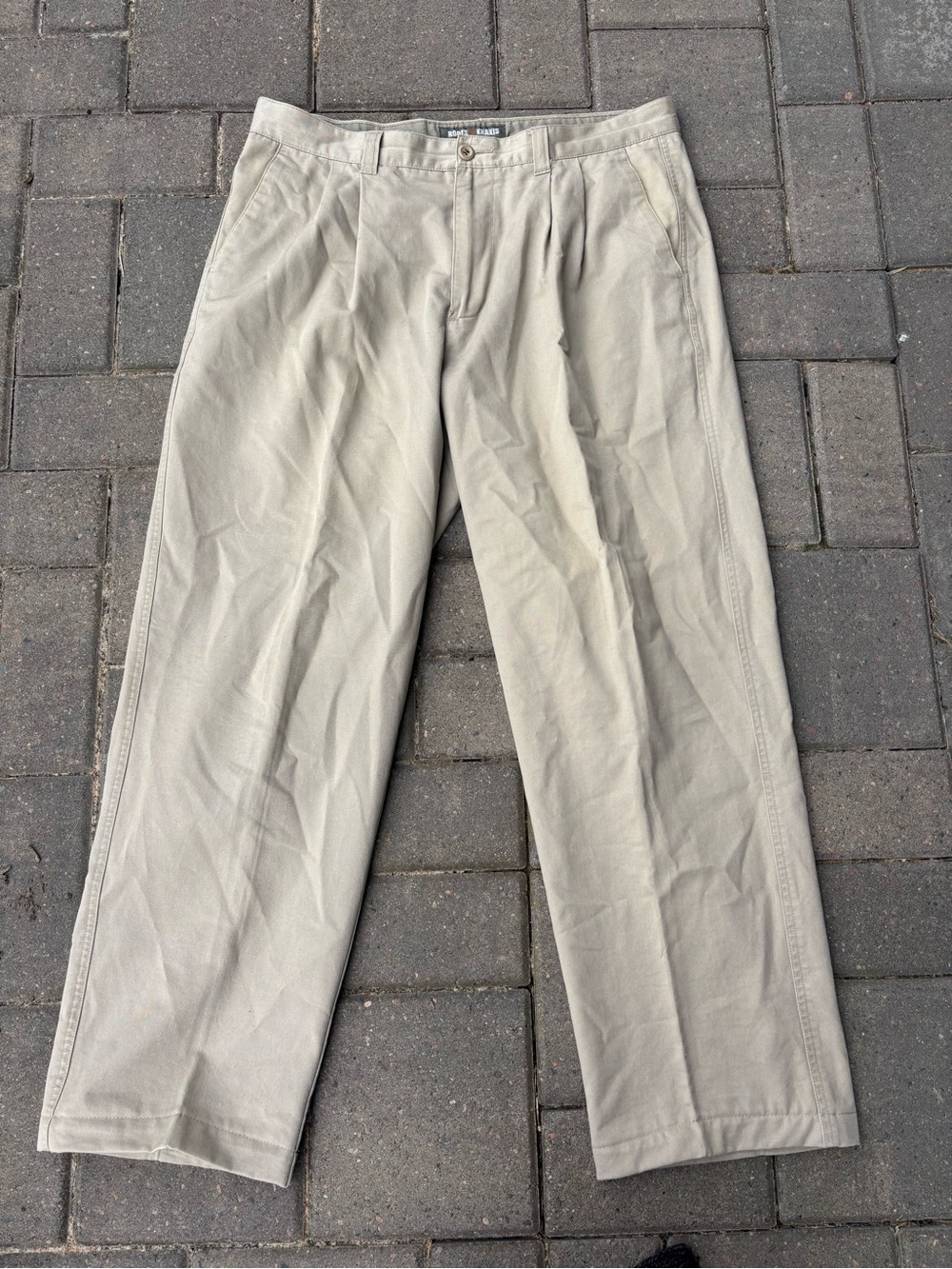 Roots Men's Khaki Pleated Cotton Chinos